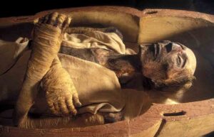 Zbytky tabáku a kokainu na egyptských mumiích