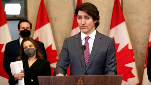 Poslanec Evropského parlamentu nazval Justina Trudeaua diktátorem