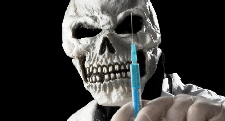 Vakcíny proti COVID-19 jsou biologické zbraně určené ke genocidě
