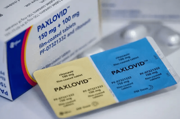 Antivirový lék Paxlovid společnosti Pfizer na COVID-19 spojený s tvorbou krevních sraženin