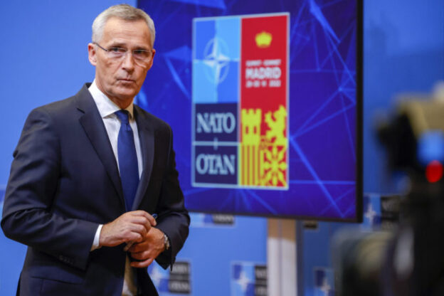 Šéf NATO říká, že plnohodnotná válka s Ruskem je reálnou možností