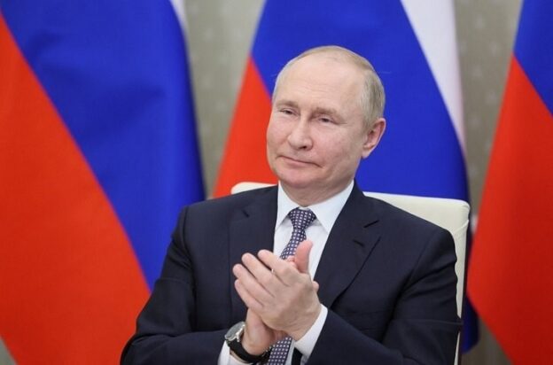 Putin chválí ruské síly, Wagnerova skupina kontroluje Bachmut
