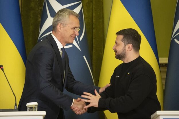Bývalý šéf NATO: Některé země NATO zvažují vyslání vojáků na Ukrajinu
