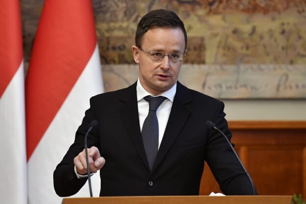 Maďarsko hrozí odvetou za ukrajinské sankce vůči OTP