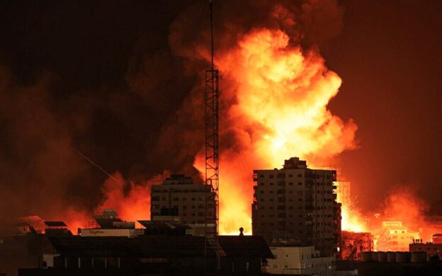 Izrael při nočních náletech zmasakroval 704 lidí včetně novinářů