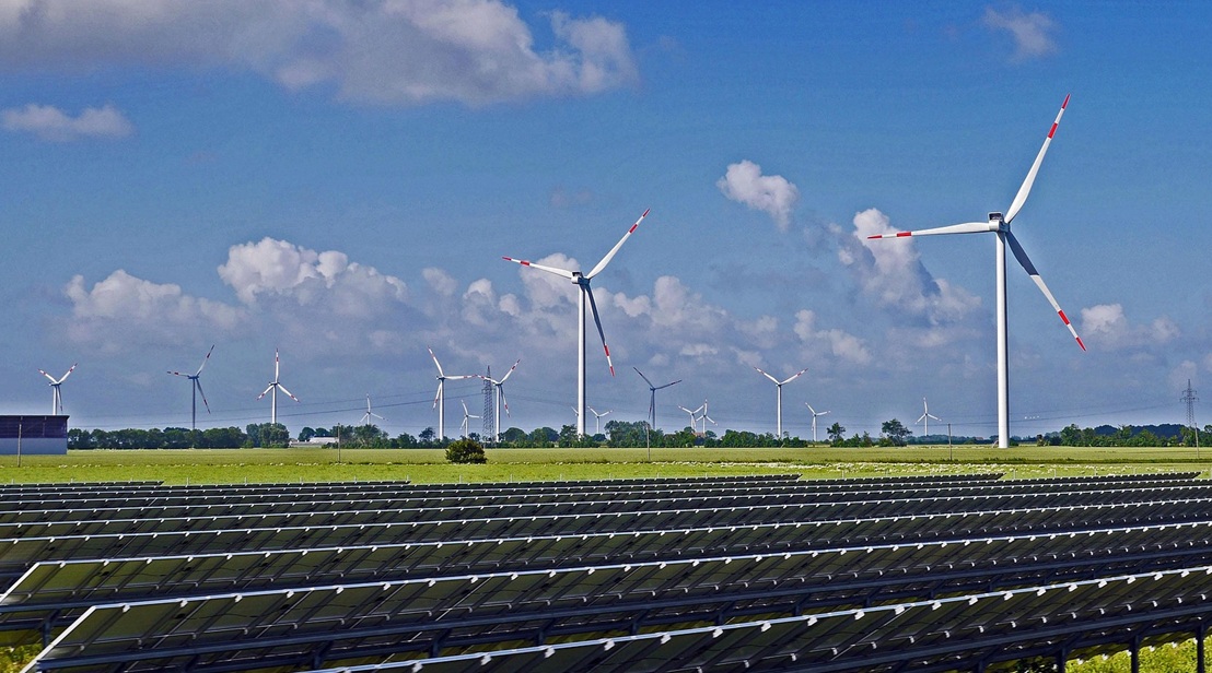 Britská vláda v soukromí přiznává, že větrné turbíny a solární elektrárny škodí životnímu prostředí